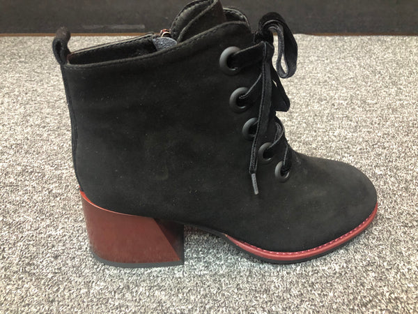 Round-Mouth Suede Laced-up Short Boots