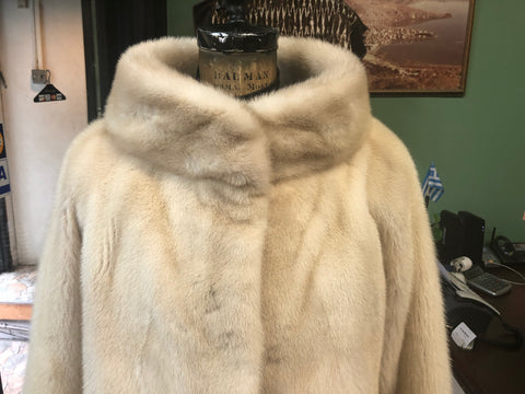 Pearl Mink Short Jacket - High-End Fur Coat for the Elegant Woman (over 40 women)