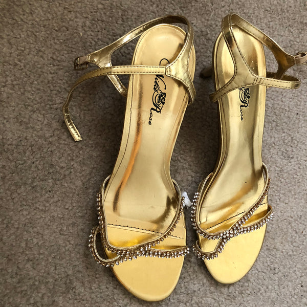 Pre-Owned Elegant Gold Shoes (Size 10)