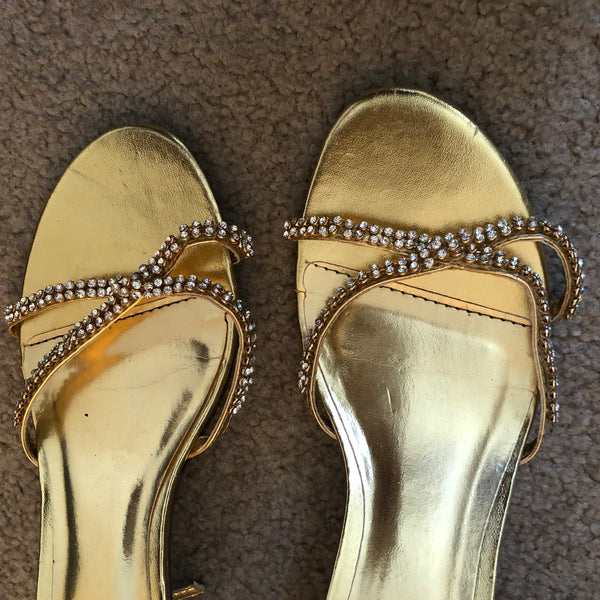 Pre-Owned Elegant Gold Shoes (Size 10)